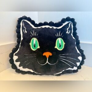 NWT BLACK CAT HEAD SHAPED DECORATIVE HALLOWEEN FUZZY EMBROIDERED THROW PILLOW
